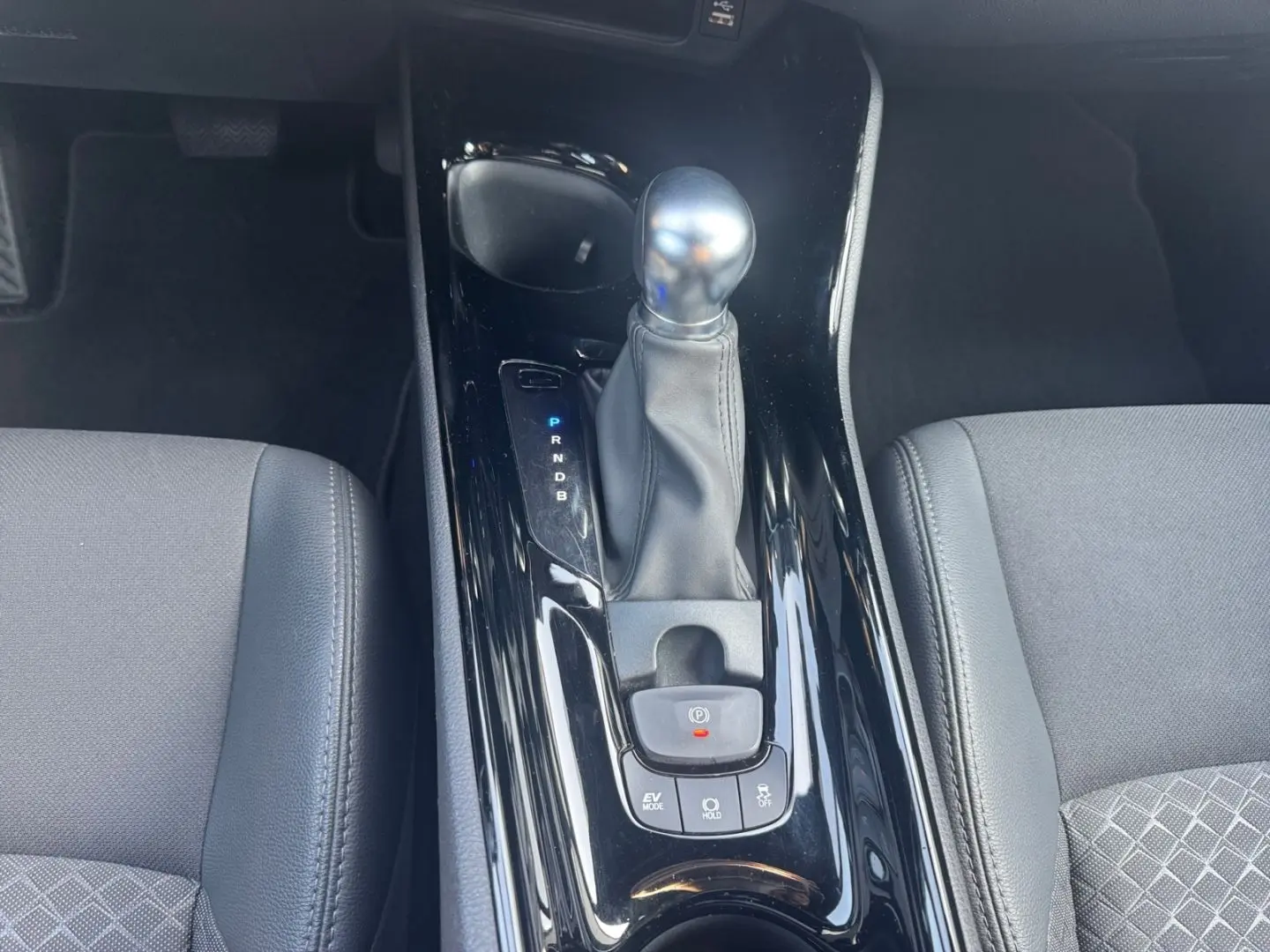 C-HR 1.8 Hybrid Team D *LED*ACC*CAM*CarPlay*TWA*