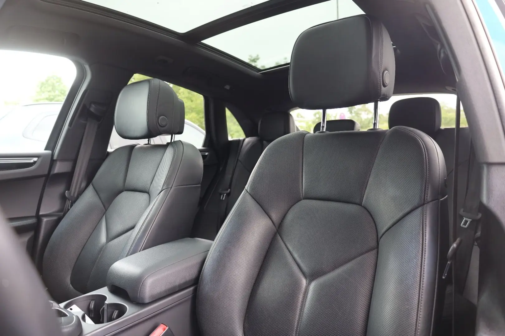 Macan 2.0 AWD/4xSHZ/SBL/AHK/PANO/BOSÉ/TOTW/R19