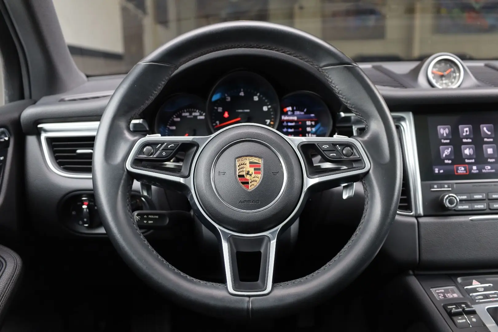 Macan 2.0 AWD/4xSHZ/SBL/AHK/PANO/BOSÉ/TOTW/R19