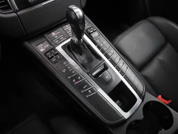 Macan 2.0 AWD/4xSHZ/SBL/AHK/PANO/BOSÉ/TOTW/R19