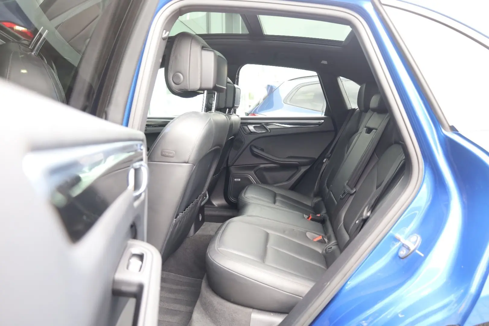 Macan 2.0 AWD/4xSHZ/SBL/AHK/PANO/BOSÉ/TOTW/R19