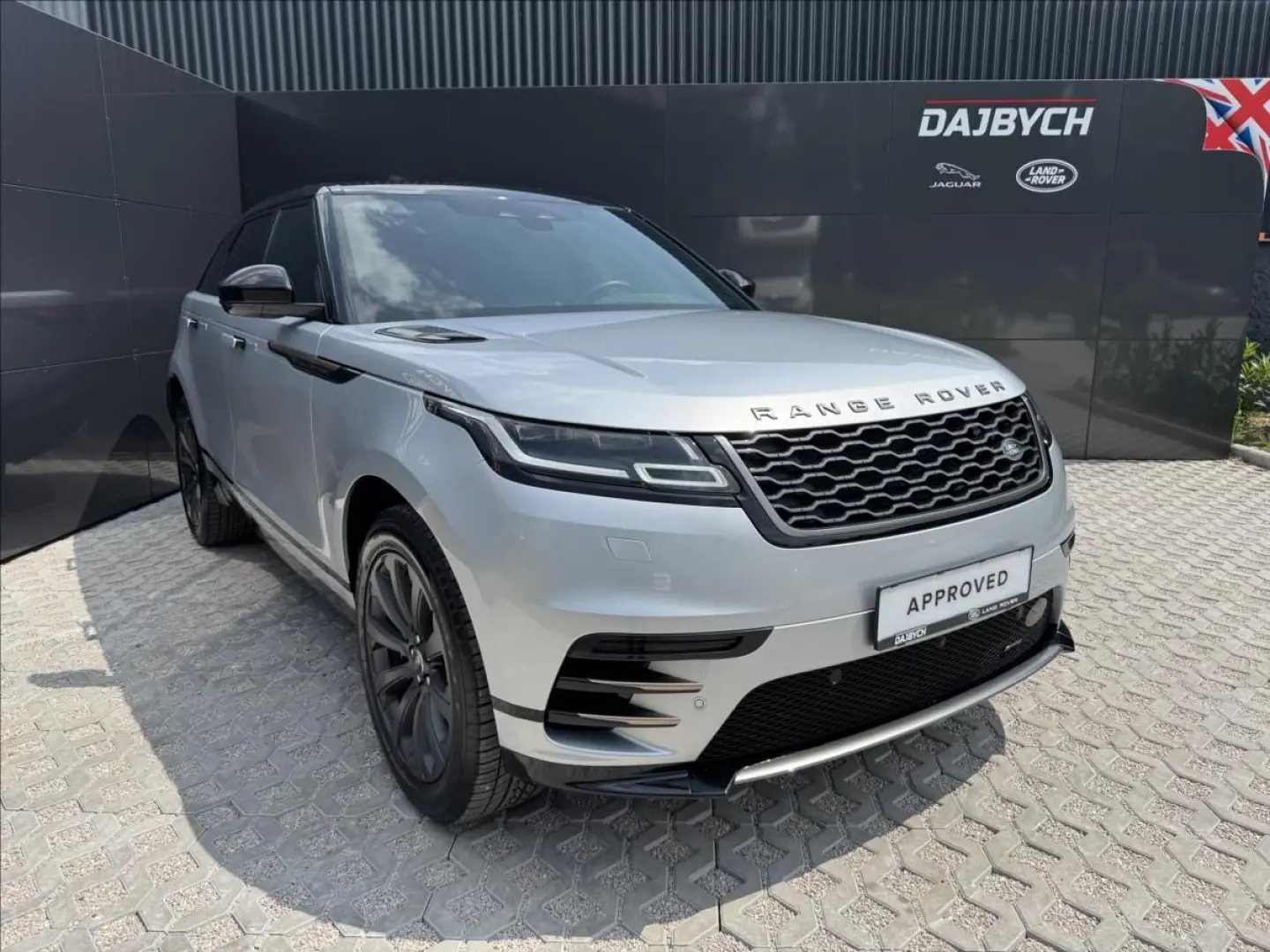 Range Rover Velar D200 R-DYNAMIC SE DPH ZÁRUKA