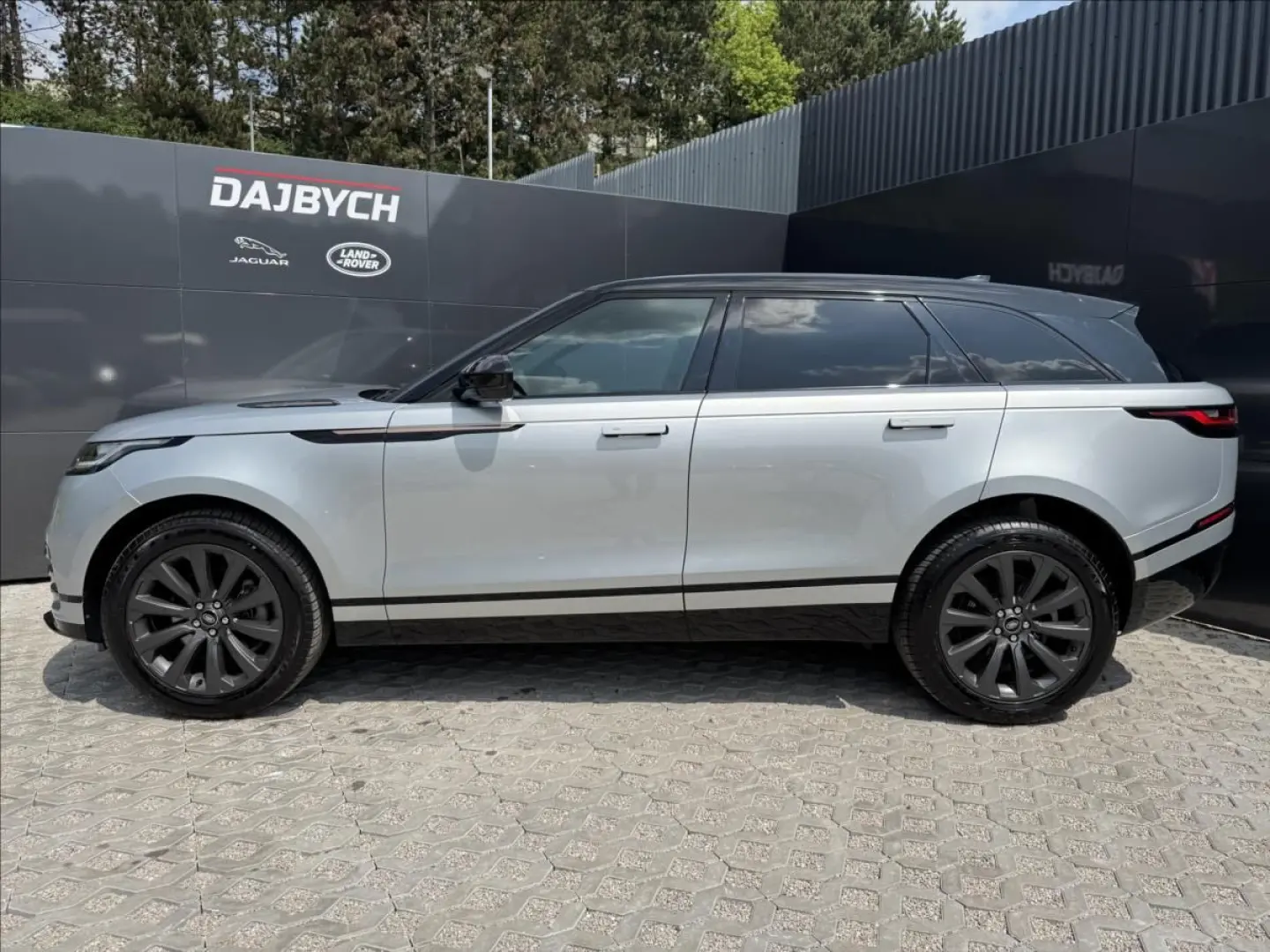 Range Rover Velar D200 R-DYNAMIC SE DPH ZÁRUKA