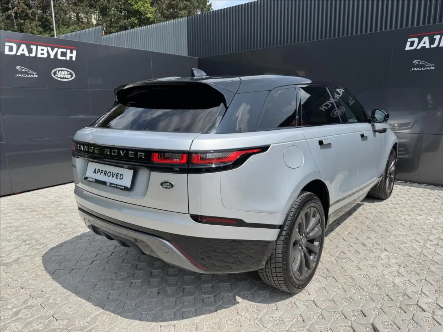 Range Rover Velar D200 R-DYNAMIC SE DPH ZÁRUKA