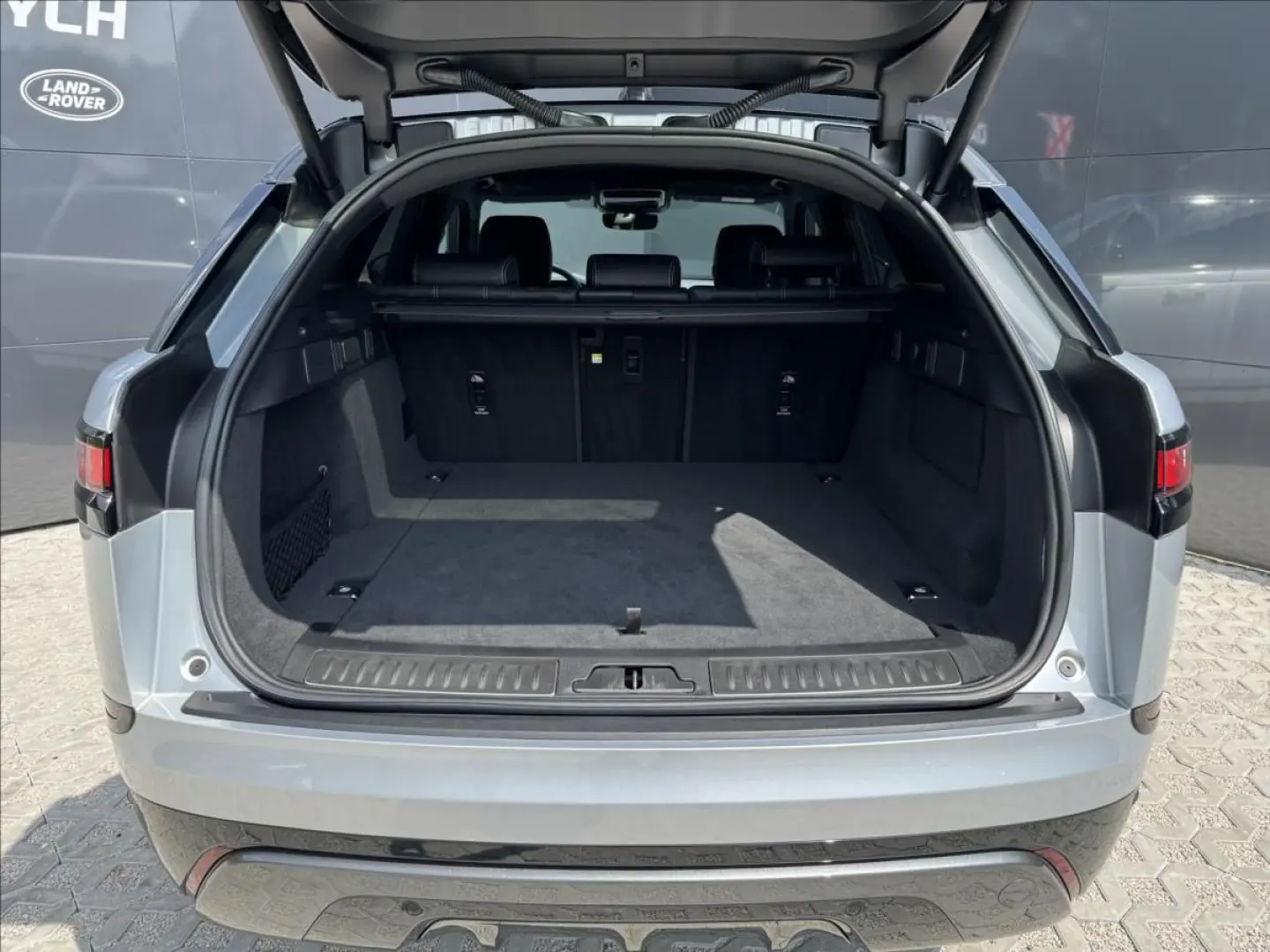 Range Rover Velar D200 R-DYNAMIC SE DPH ZÁRUKA