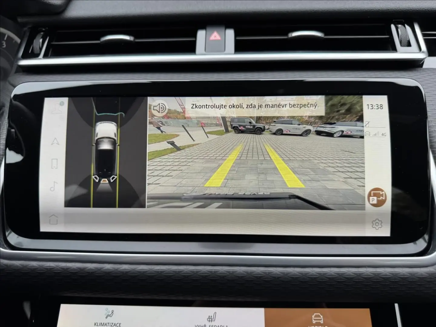 Range Rover Velar D200 R-DYNAMIC SE DPH ZÁRUKA