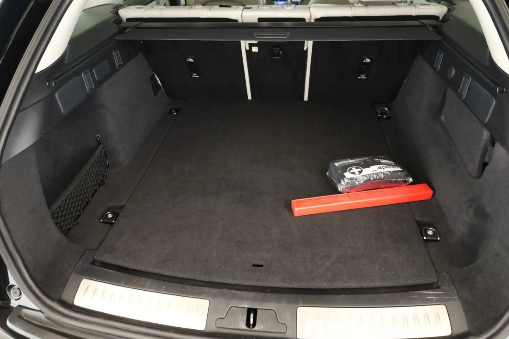 Range Rover Velar D200 AWD R-Dynamic SE Black 22