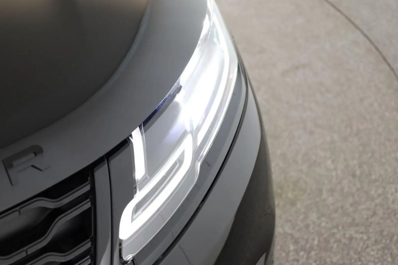 Range Rover Velar D200 AWD R-Dynamic SE Black 22