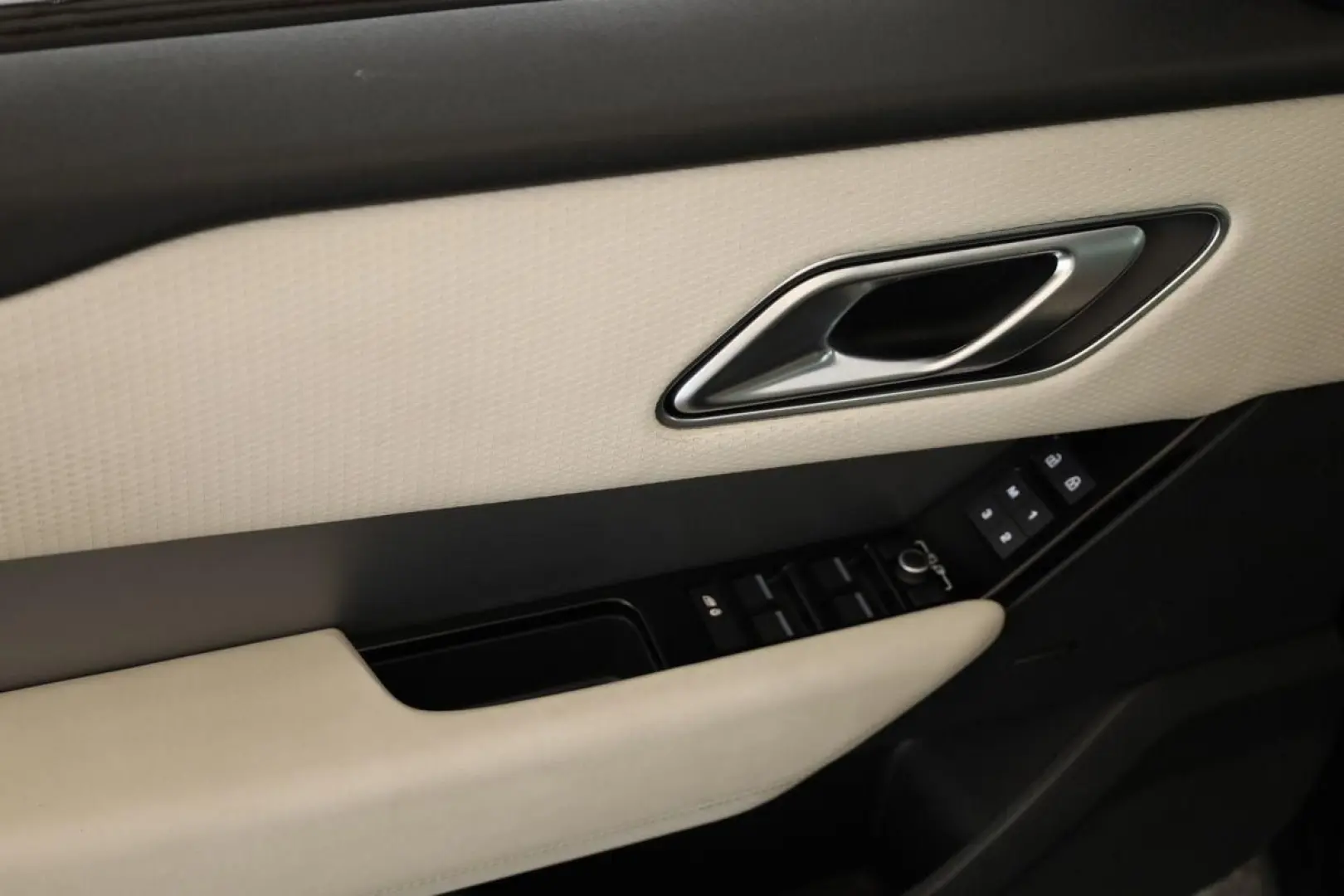 Range Rover Velar D200 AWD R-Dynamic SE Black 22