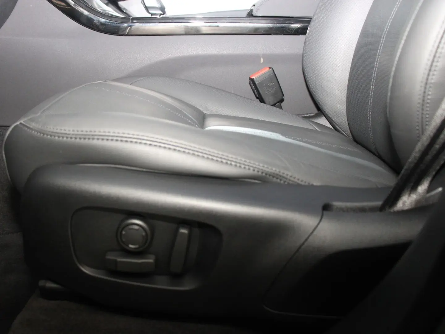 Range Rover Velar D200 Dynamic SE AHK HUD Black 