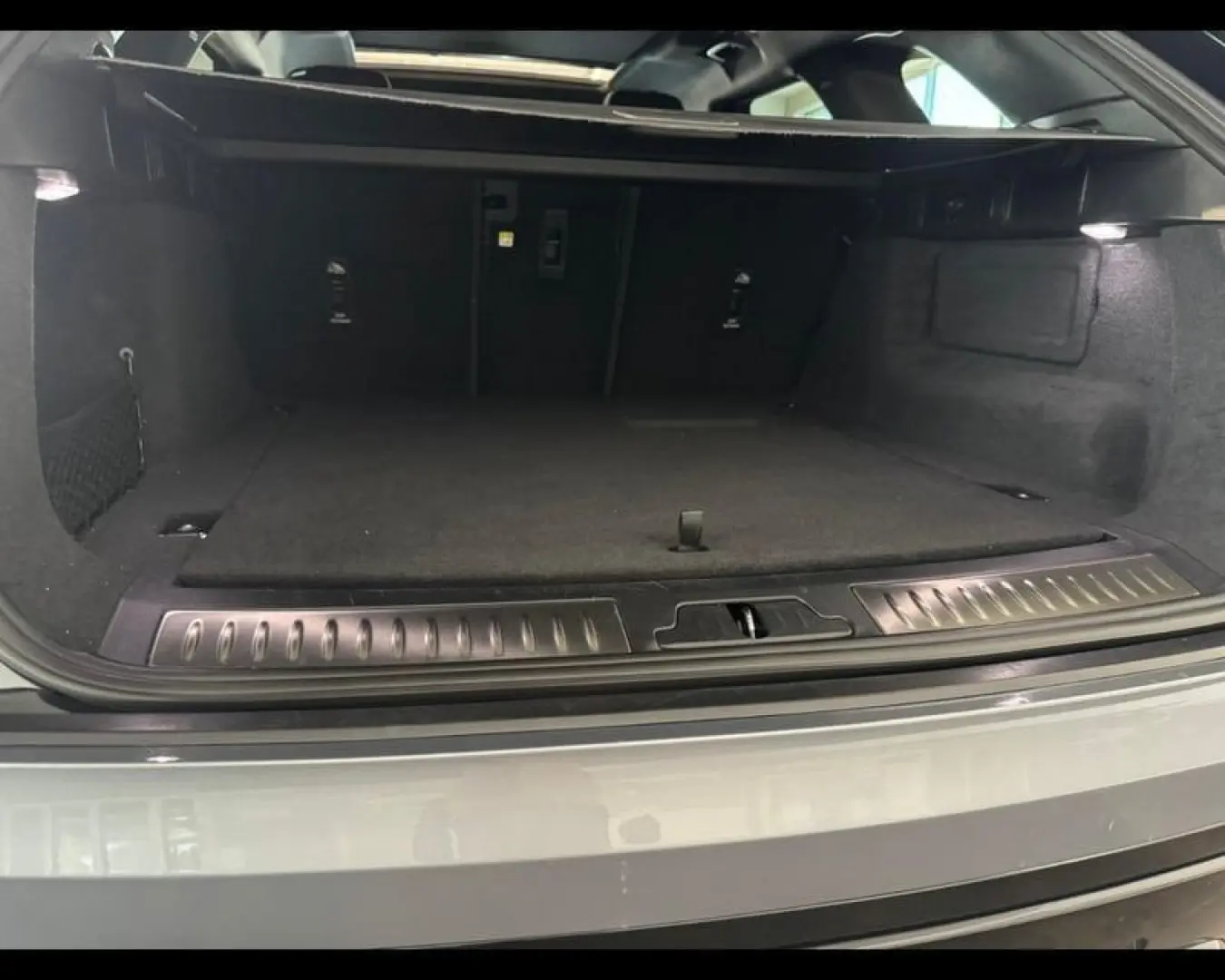 Land Rover Range Rover Velar 2.0D I4 204 CV R-Dy