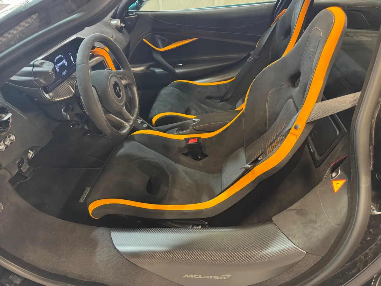 750S Coupe LIFT~FULL CARBON~BOWERS&WILKINS~360