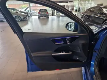 C 220 d AMG+MBUX+DISTRONIC+AMBIENTE+KAMERA+AHK