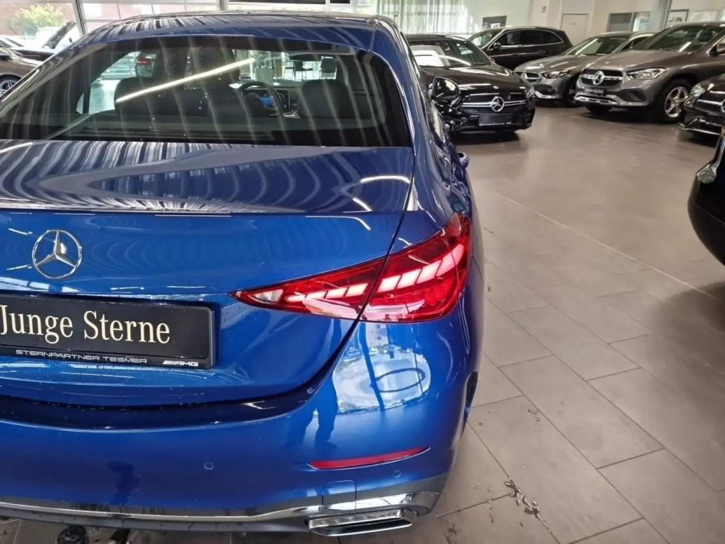 C 220 d AMG+MBUX+DISTRONIC+AMBIENTE+KAMERA+AHK
