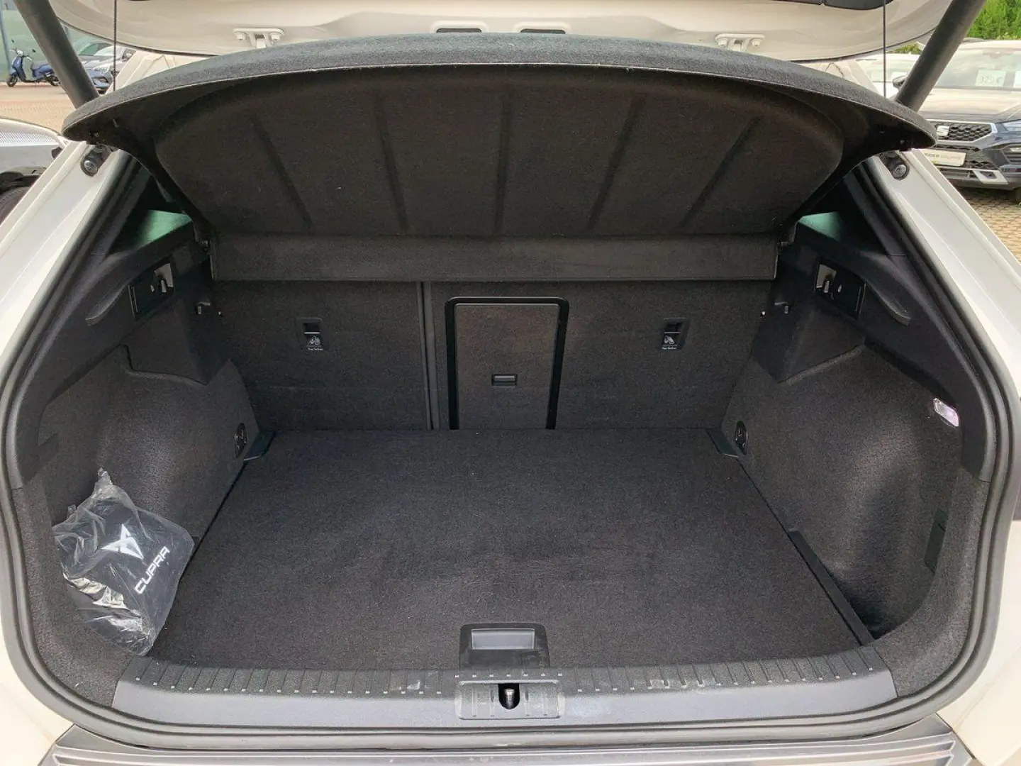 Formentor VZ 2.0 TSI 4Drive PANO+NAV+BEATS+PDC