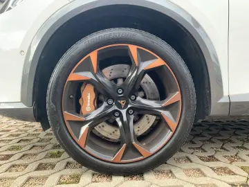 Formentor VZ 2.0 TSI 4Drive PANO+NAV+BEATS+PDC