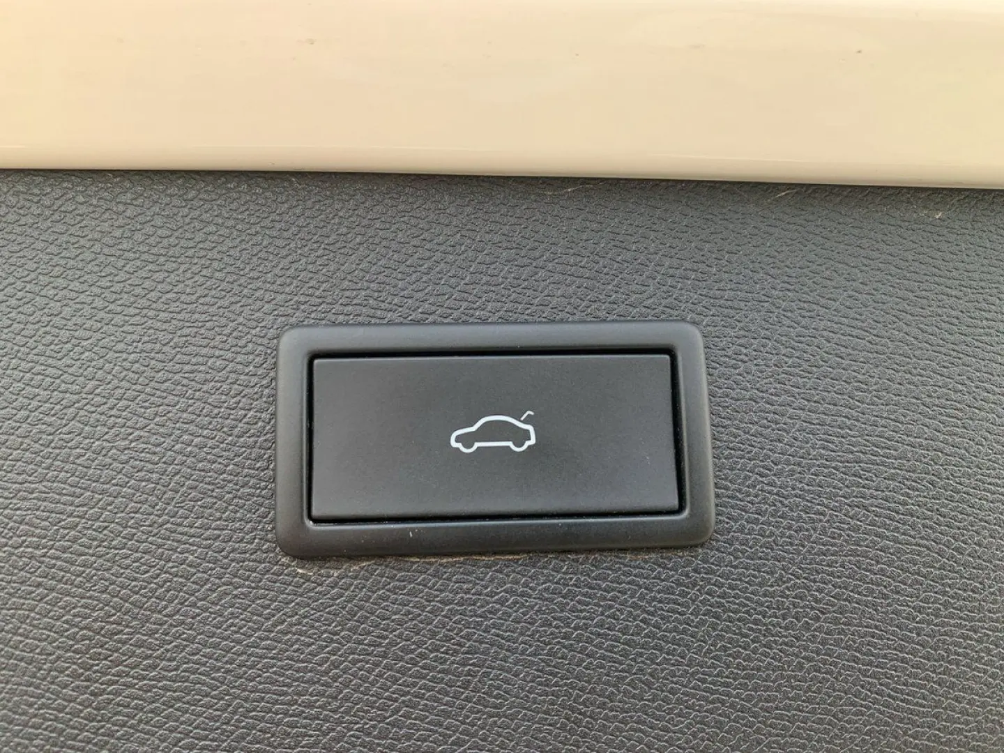 Formentor VZ 2.0 TSI 4Drive PANO+NAV+BEATS+PDC