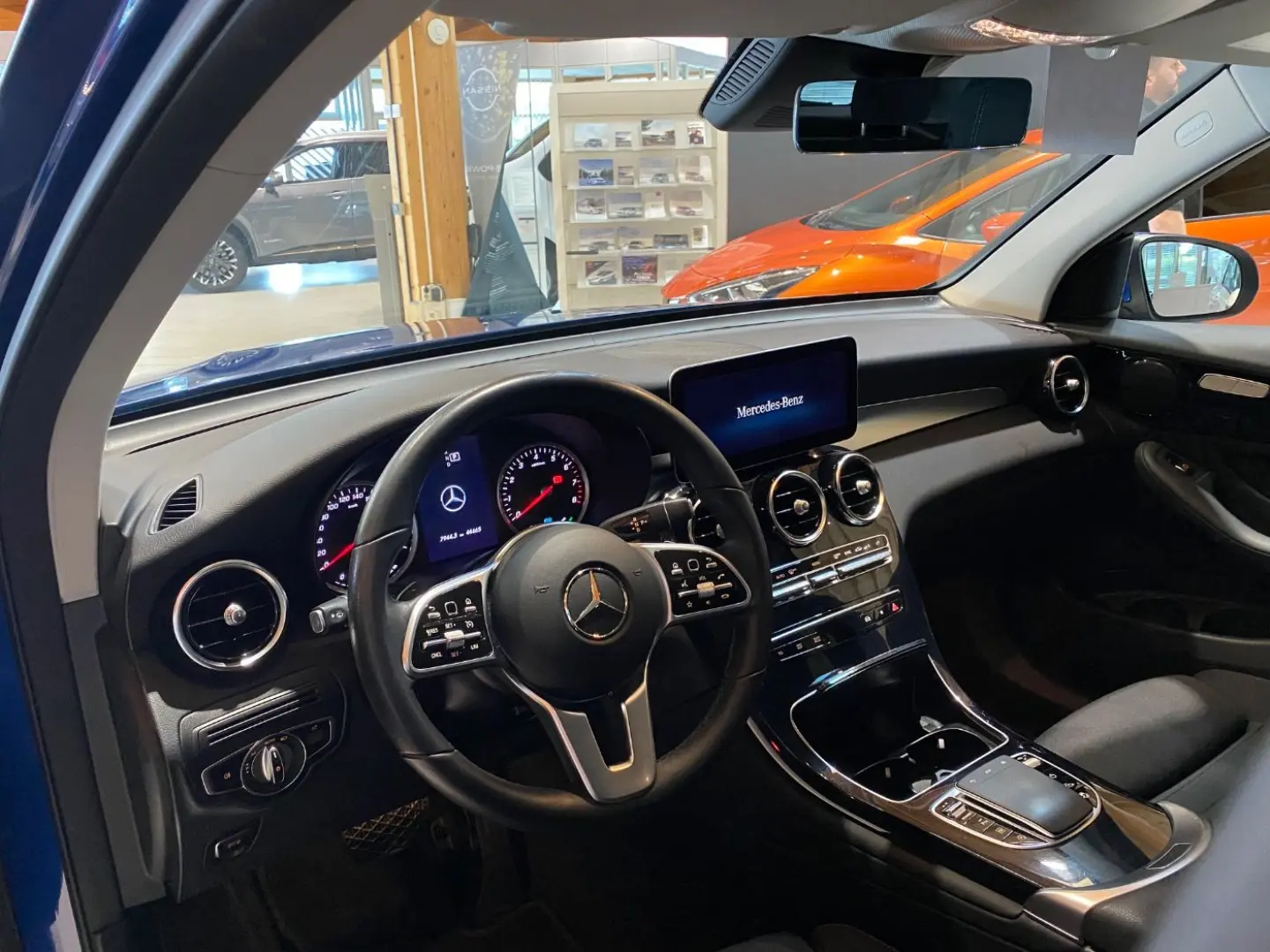 GLC 200 4Matic LED Navi AHK FLA PDC SitzH SR&WR