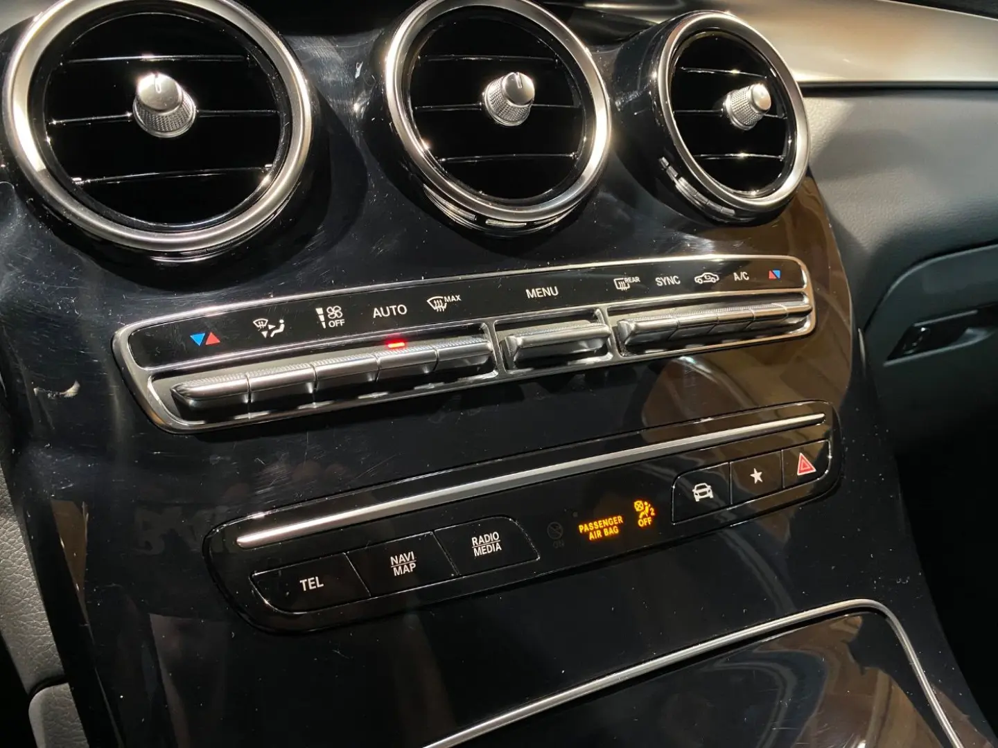 GLC 200 4Matic LED Navi AHK FLA PDC SitzH SR&WR