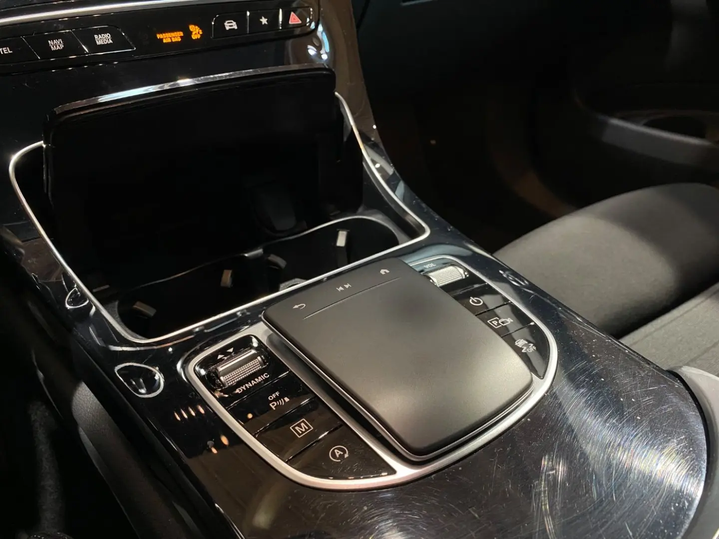 GLC 200 4Matic LED Navi AHK FLA PDC SitzH SR&WR