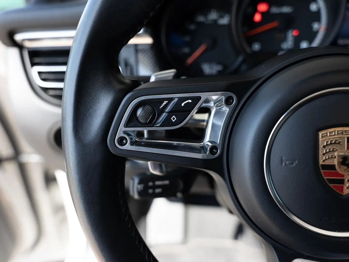 Macan 2.9 Turbo FACEL. PANO AHK SITZBELÜFTUNG