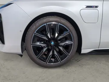 M760e xDrive M PERFORMANCE | 30% UPE-Nachlass
