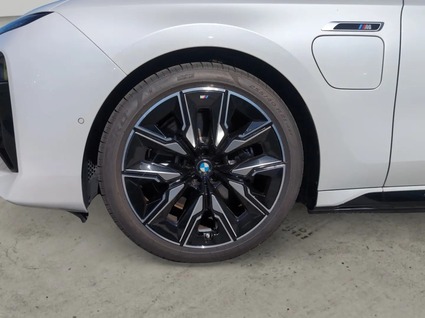 M760e xDrive M PERFORMANCE | 30% UPE-Nachlass