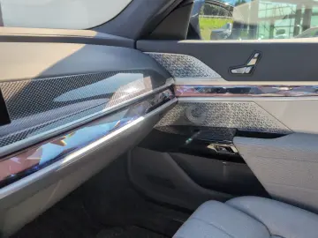 M760e xDrive M PERFORMANCE | 30% UPE-Nachlass