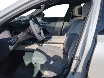 M760e xDrive M PERFORMANCE | 30% UPE-Nachlass