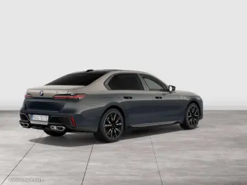 M760e xDrive Personal Pilot SkyLounge TV B/W PA