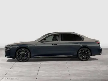 M760e xDrive Personal Pilot SkyLounge TV B/W PA