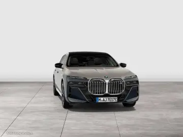 M760e xDrive Personal Pilot SkyLounge TV B/W PA