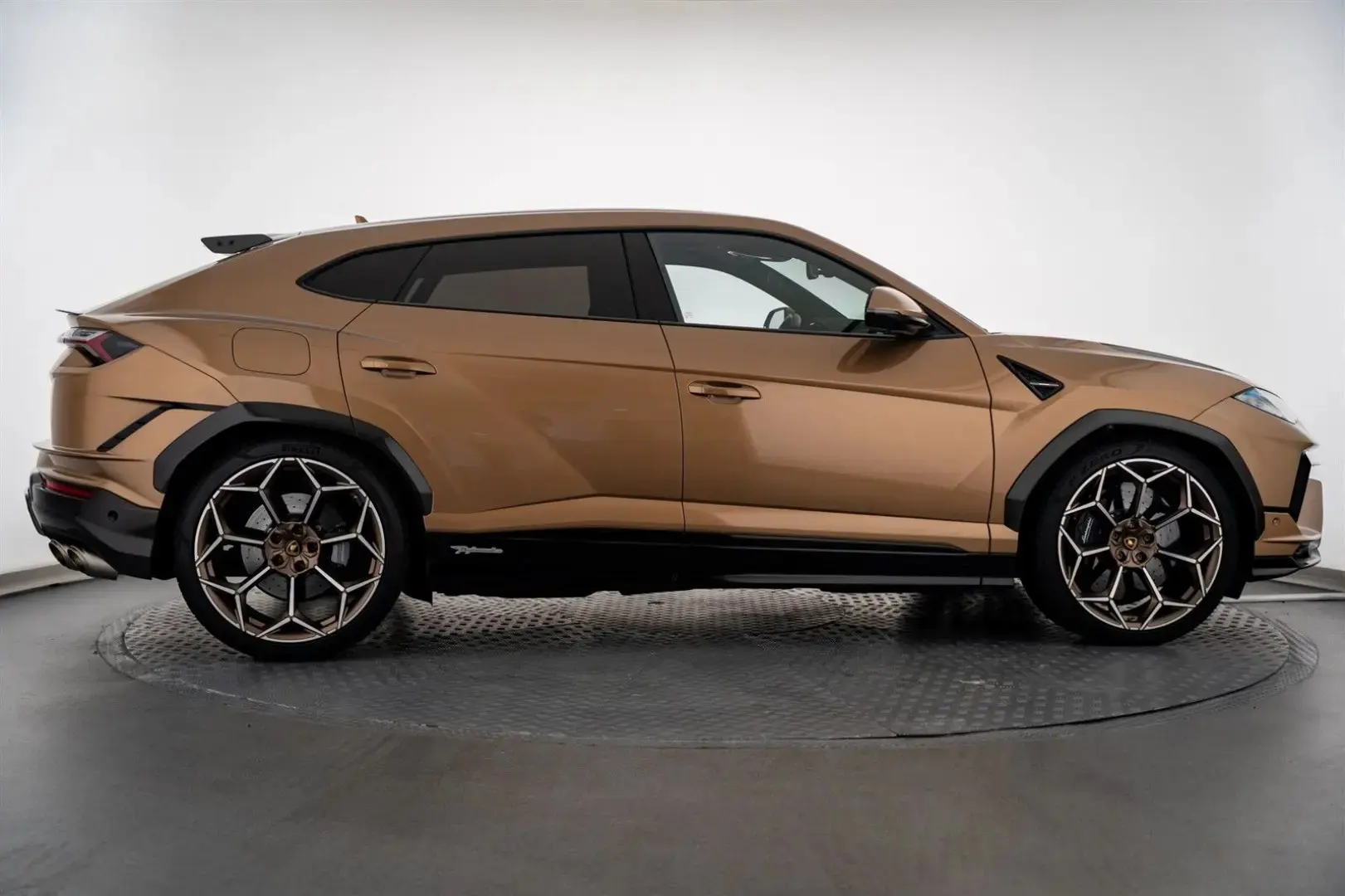 Urus Perfomante 23