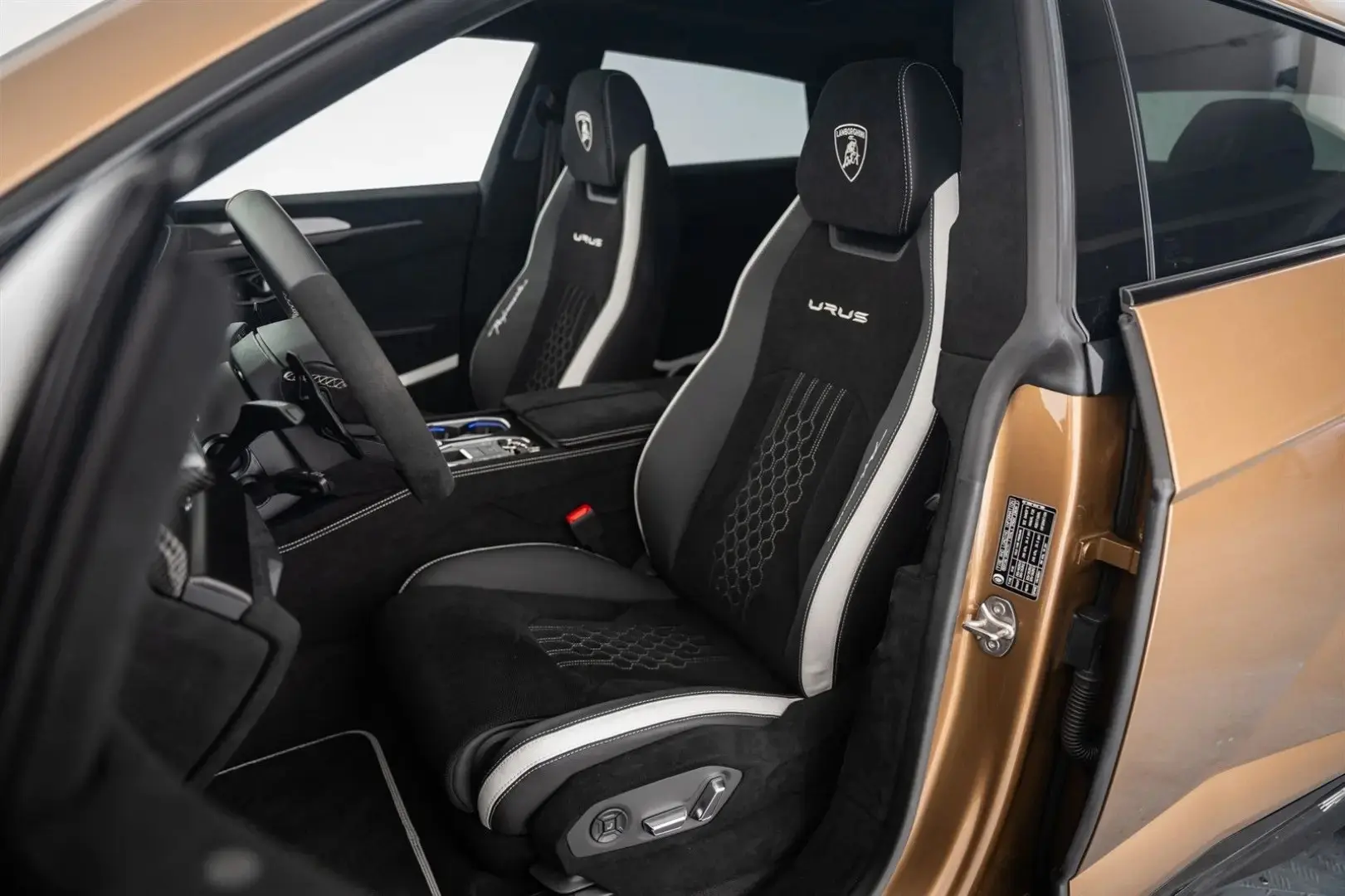 Urus Perfomante 23