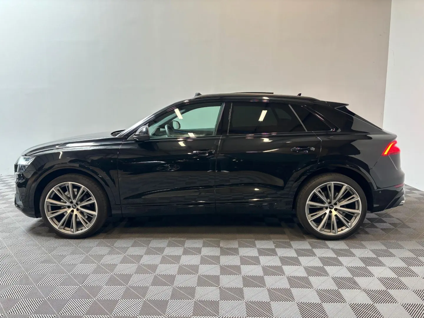 SQ8 4.0 TFSI quattro*AHK-Pano-StandHz.-HuD-B&O*