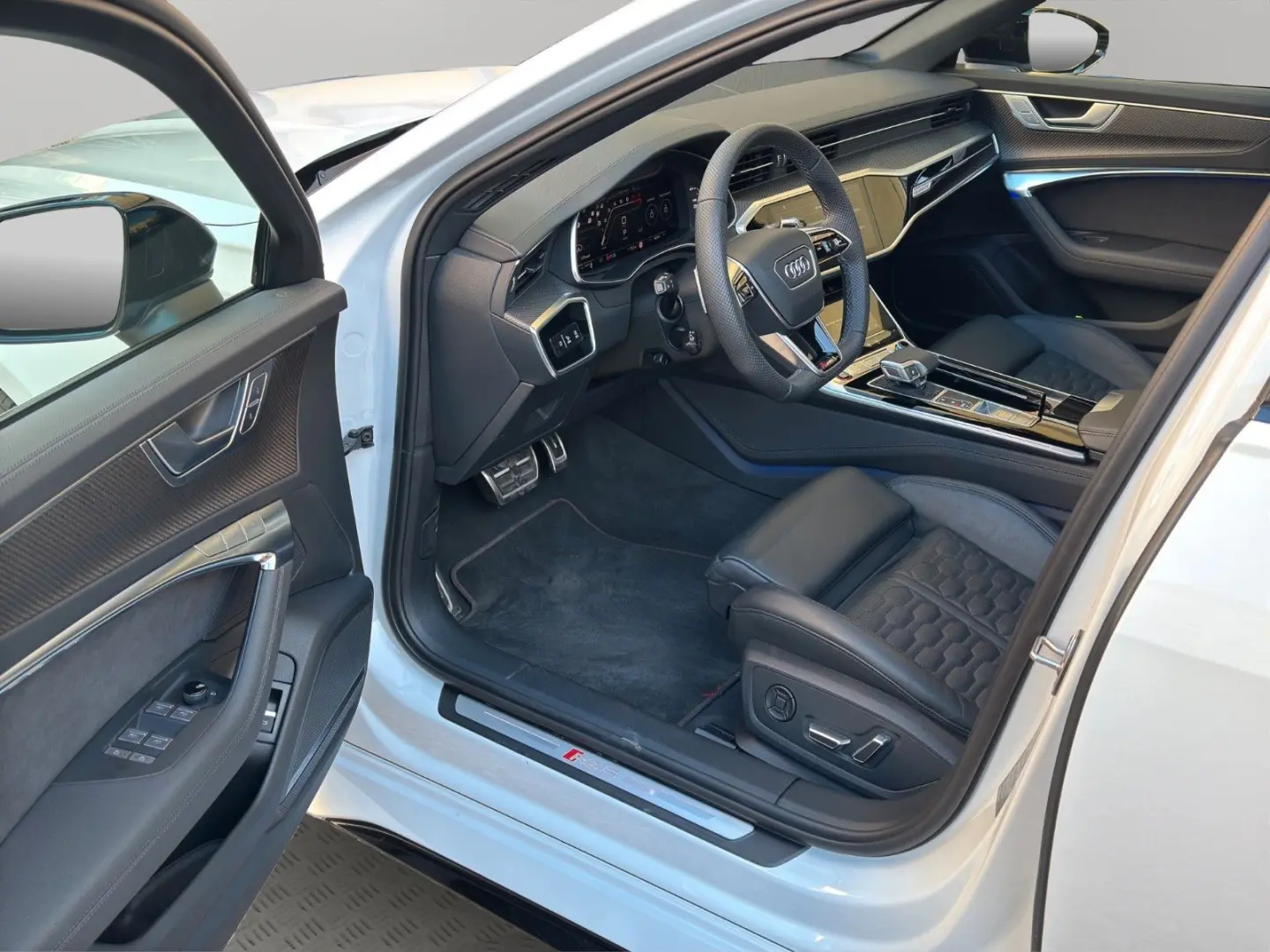 RS6 Avant 4.0 TFSI*QUATTRO*PANO*HEADUP*CARBON*