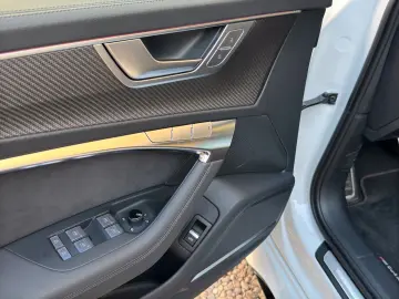 RS6 Avant 4.0 TFSI*QUATTRO*PANO*HEADUP*CARBON*