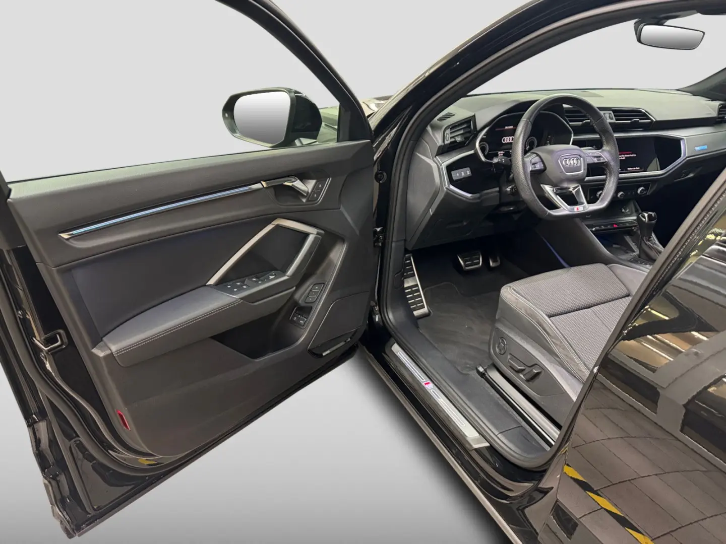 Q3 Sportback 45 TFSIe S line  AHK 360° Sonos Vir