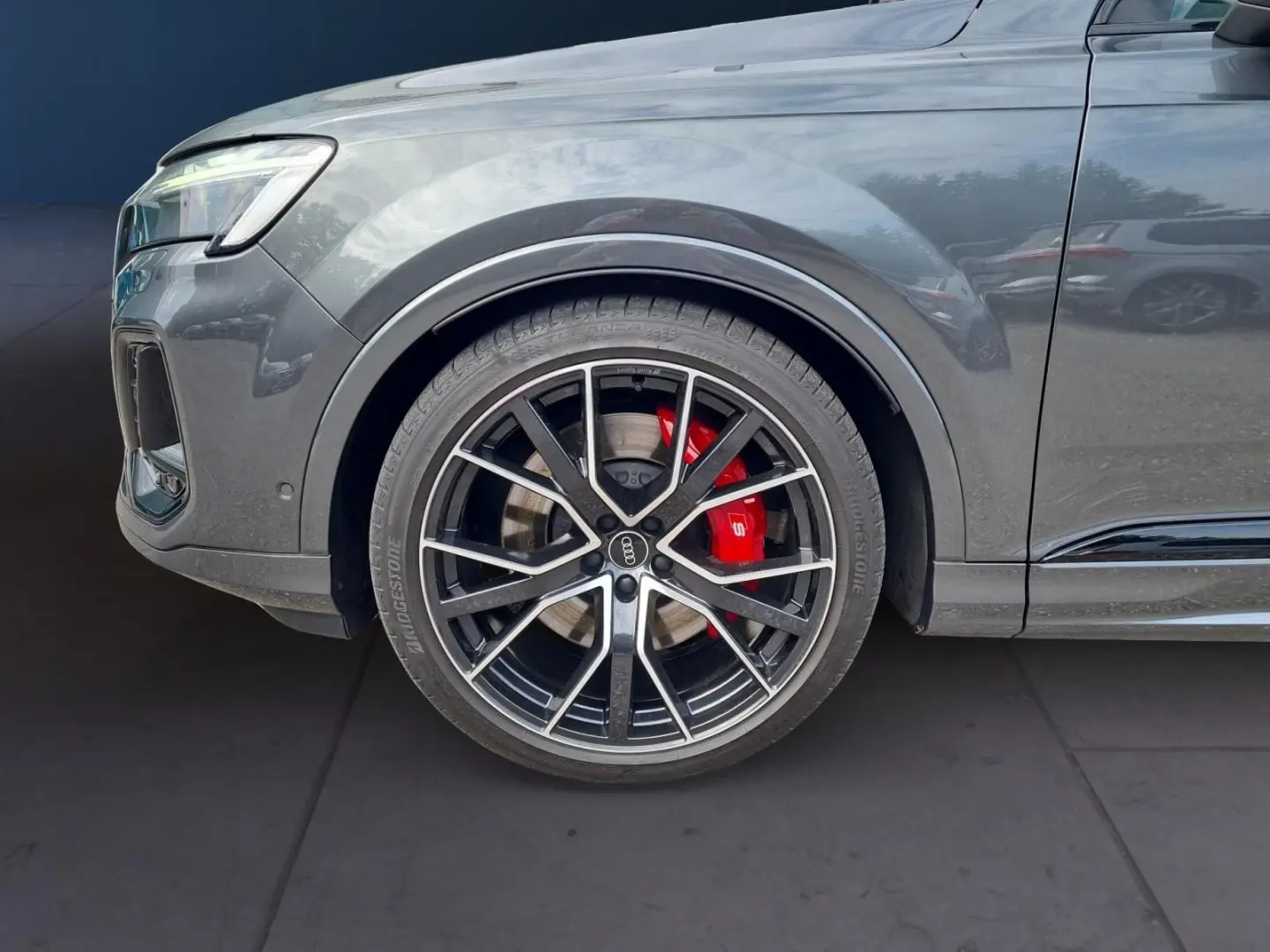 SQ7 4.0 TFSI quattro AHK Matrix B&O 7Sitze Pano