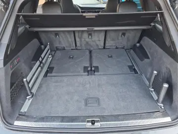 SQ7 4.0 TFSI quattro AHK Matrix B&O 7Sitze Pano