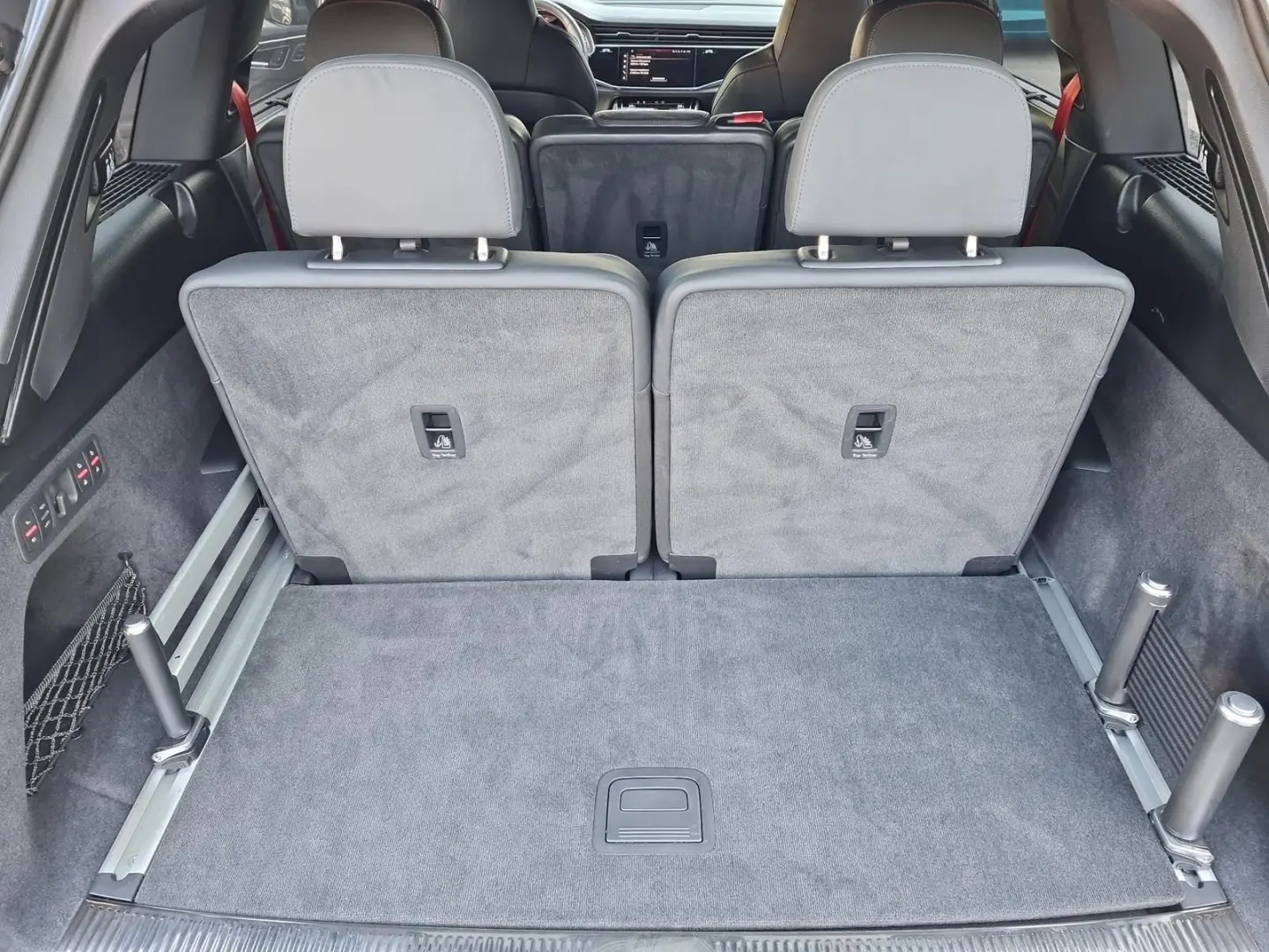SQ7 4.0 TFSI quattro AHK Matrix B&O 7Sitze Pano