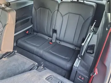 SQ7 4.0 TFSI quattro AHK Matrix B&O 7Sitze Pano