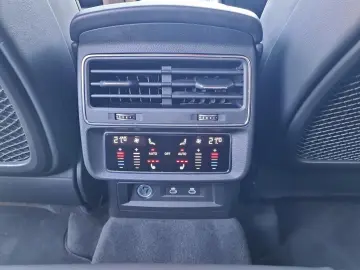 SQ7 4.0 TFSI quattro AHK Matrix B&O 7Sitze Pano
