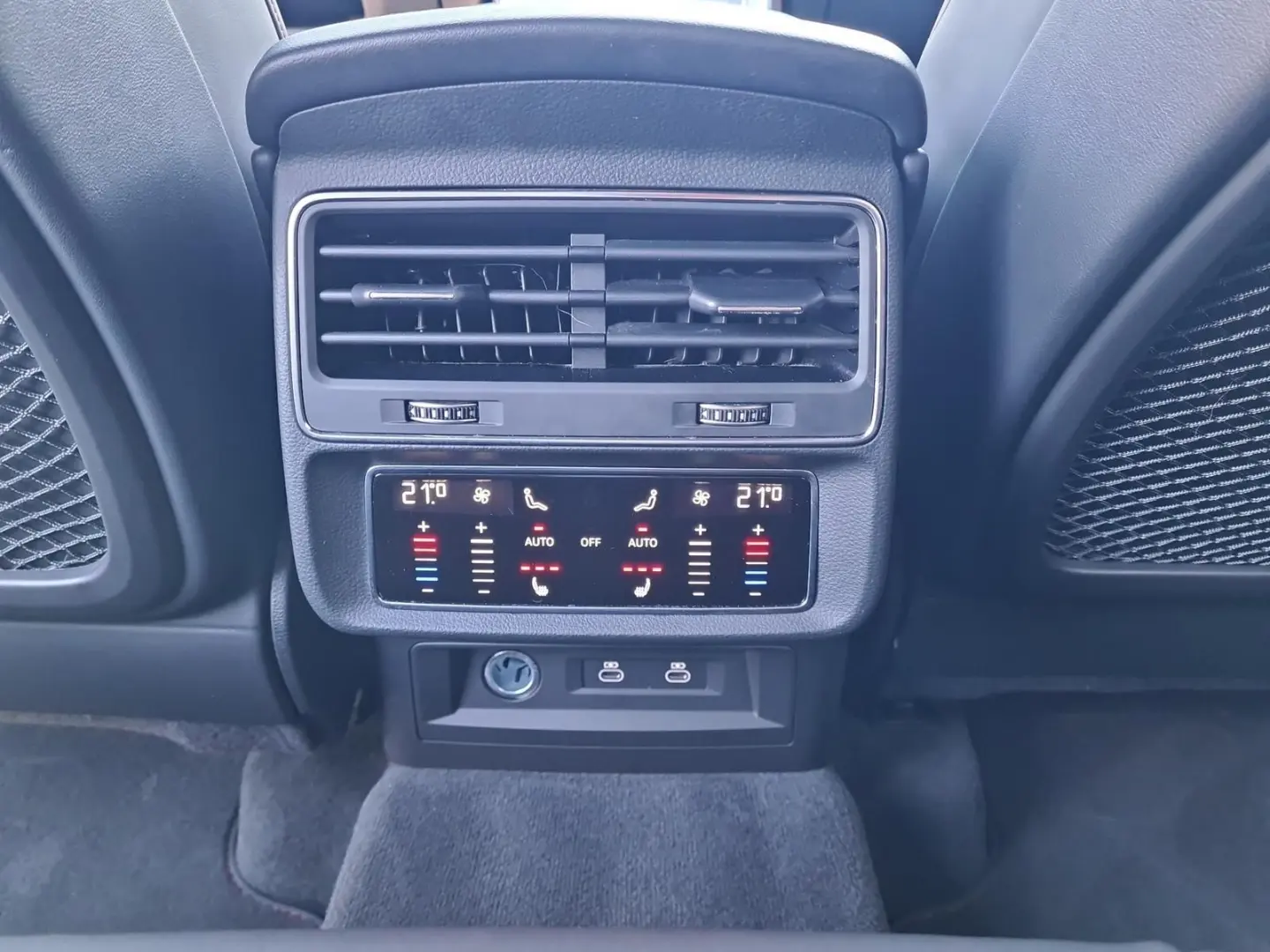SQ7 4.0 TFSI quattro AHK Matrix B&O 7Sitze Pano