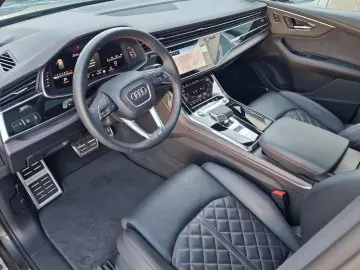 SQ7 4.0 TFSI quattro AHK Matrix B&O 7Sitze Pano