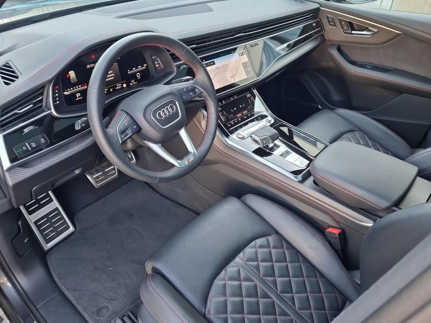 SQ7 4.0 TFSI quattro AHK Matrix B&O 7Sitze Pano