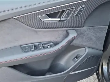 SQ7 4.0 TFSI quattro AHK Matrix B&O 7Sitze Pano