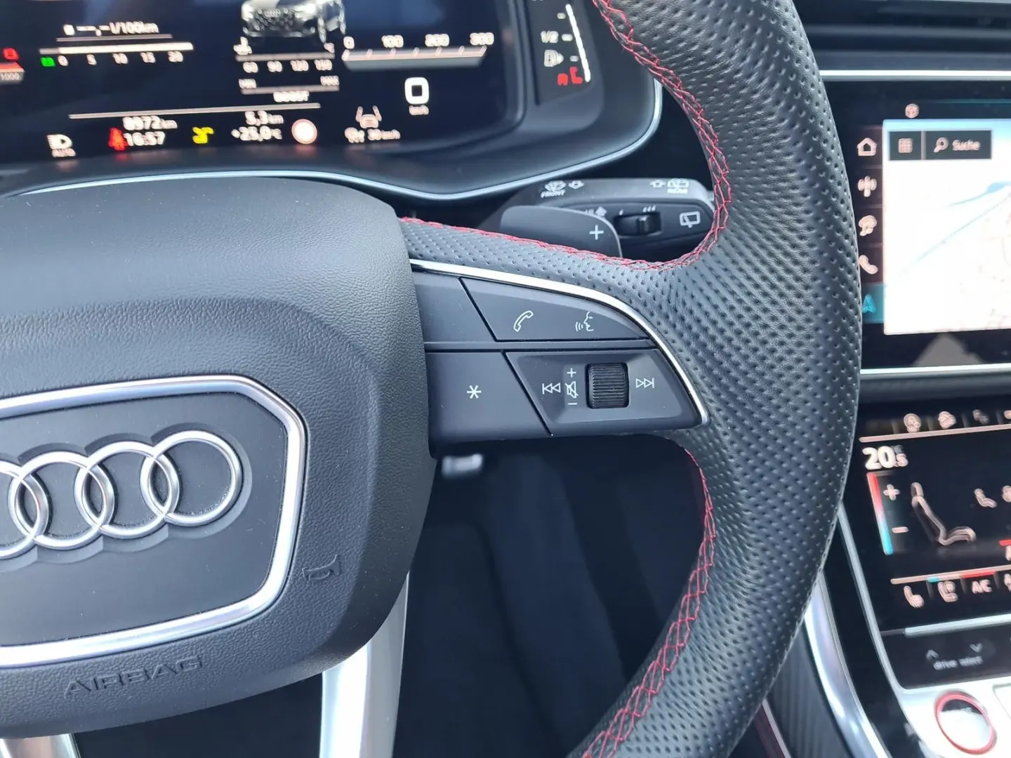 SQ7 4.0 TFSI quattro AHK Matrix B&O 7Sitze Pano