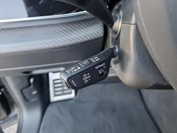 SQ7 4.0 TFSI quattro AHK Matrix B&O 7Sitze Pano