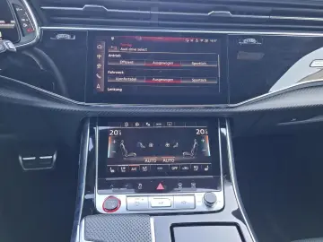 SQ7 4.0 TFSI quattro AHK Matrix B&O 7Sitze Pano